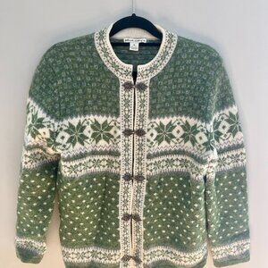 Telluride Clothing Co 100% wool cardigan SzM Green wintery pattern metal clasps